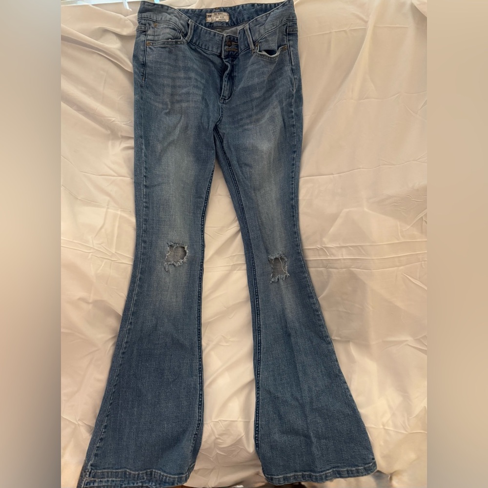 Free People Busted‎ Knee Jeans Denim style 61855-16515125 Womens Size 30 flare